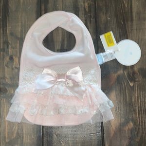 NWT Edgehill Collection Bib